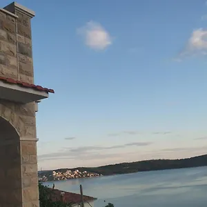 cvita-apartments.hotels-in-trogir.com/